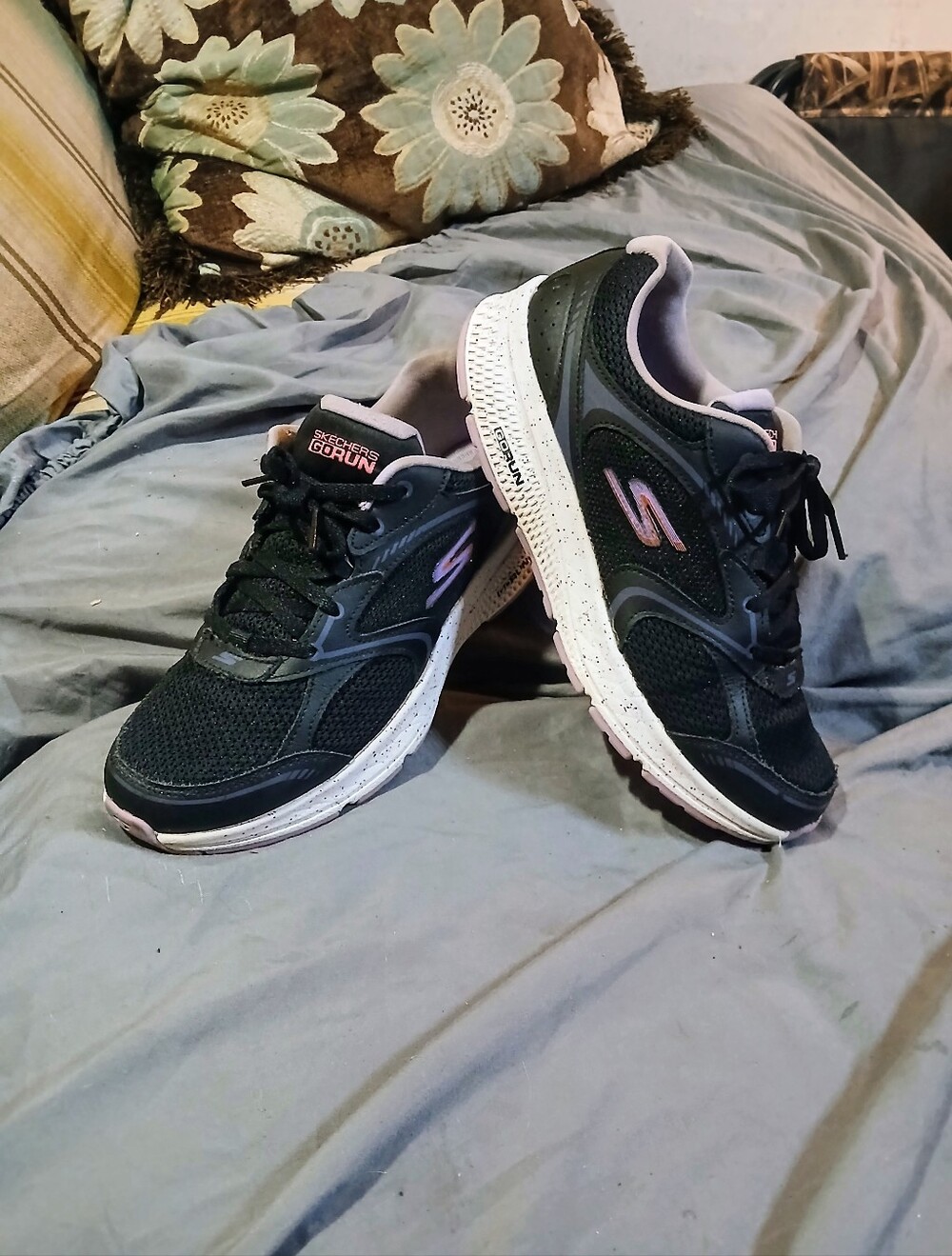 Skechers GOrun Women's Black with Purple Trim Athletic Running Shoes, 9